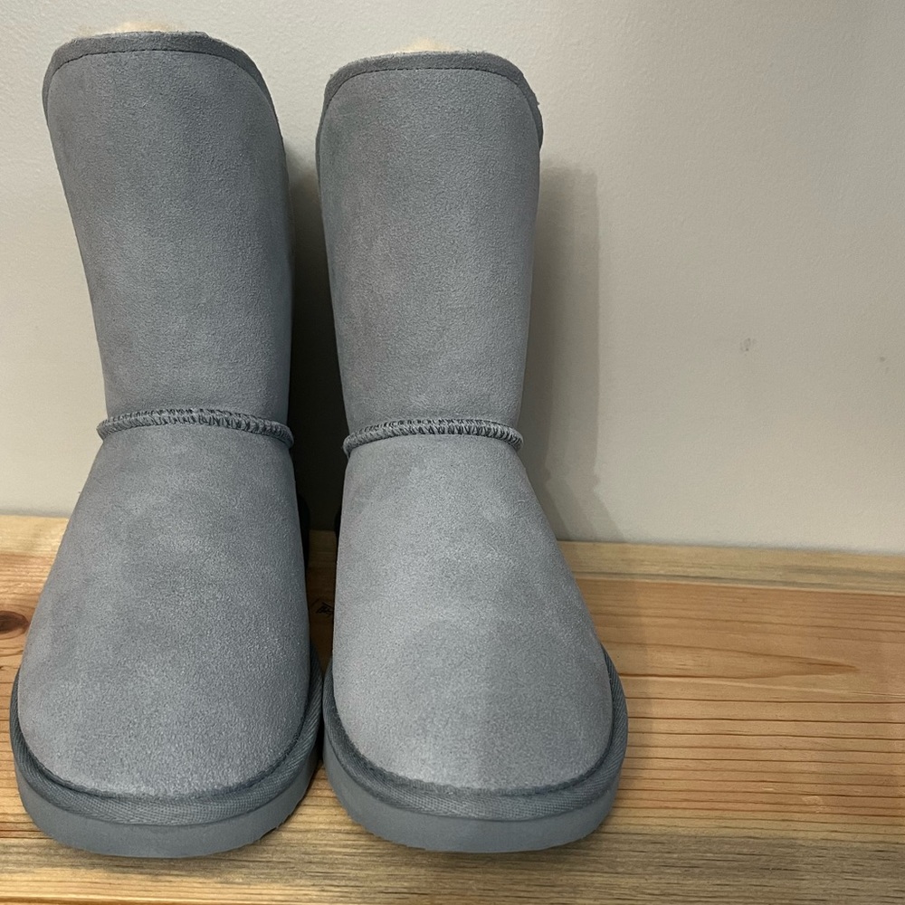 NEW BearPaw Kylee Boots-Size 9